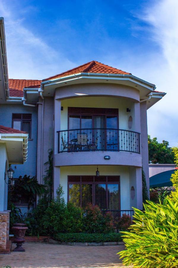 Akasu Bed And Breakfast Kampala Exterior photo