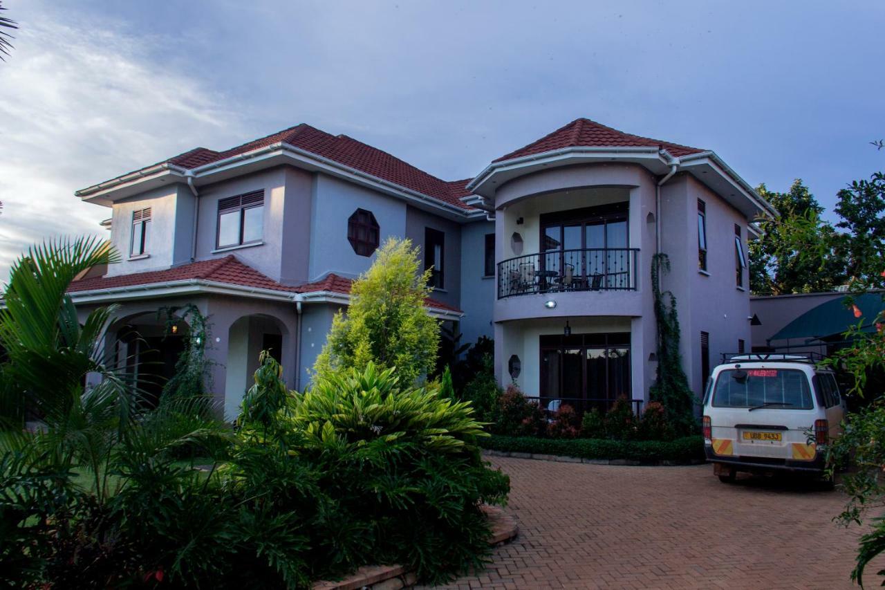 Akasu Bed And Breakfast Kampala Exterior photo